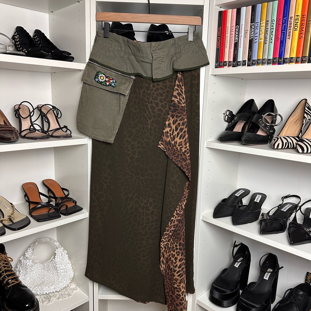 Eleonora Stylish Olive Green Maxi Skirt with Leopard Print